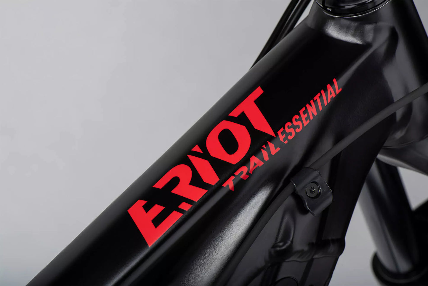 VTT Electrique tout-suspendu Ghost E-Riot Trail AL Essential noir